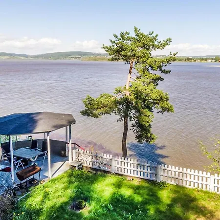 4 Bedroom Cozy In Fjerdingby Holiday home
