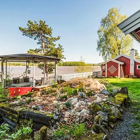 4 Bedroom Cozy In Fjerdingby Holiday home Hektner